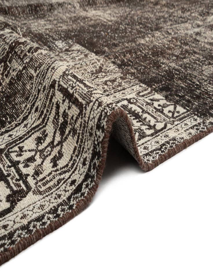 Detail image of  8' x 11' 7 Vintage Royal Rug