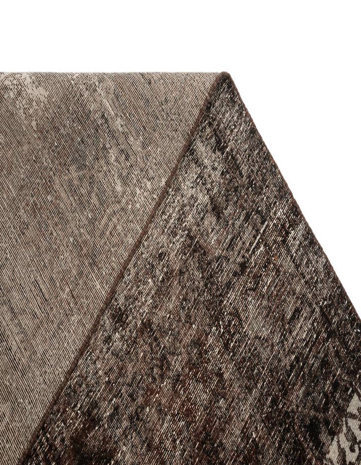 Detail image of  8' x 11' 7 Vintage Royal Rug