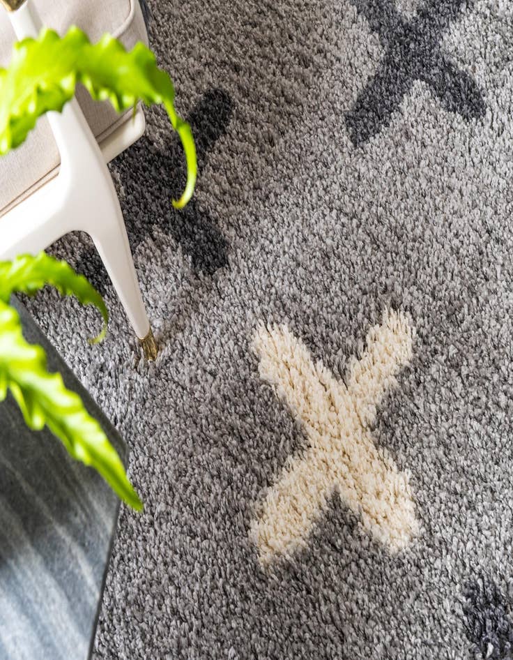 Detail image of  5' x 5' Athena Shag Round Rug