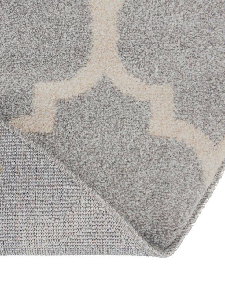 Detail image of  7' 10 x 7' 10 Lattice Round Rug