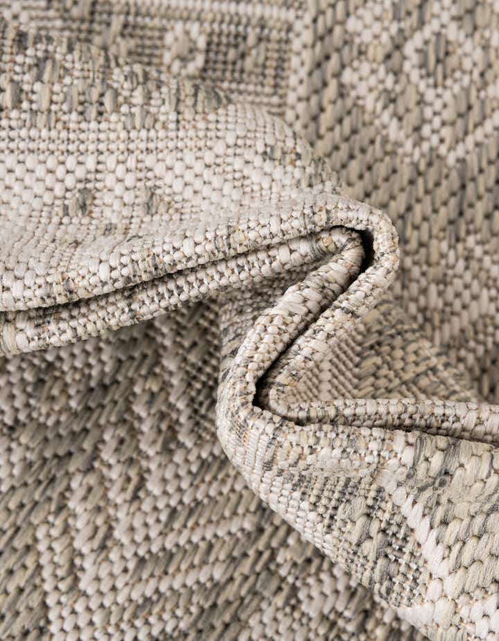 Light Gray 5' 3 x 5' 3 Aztec Indoor / Outdoor Round Rug | Rugs.com