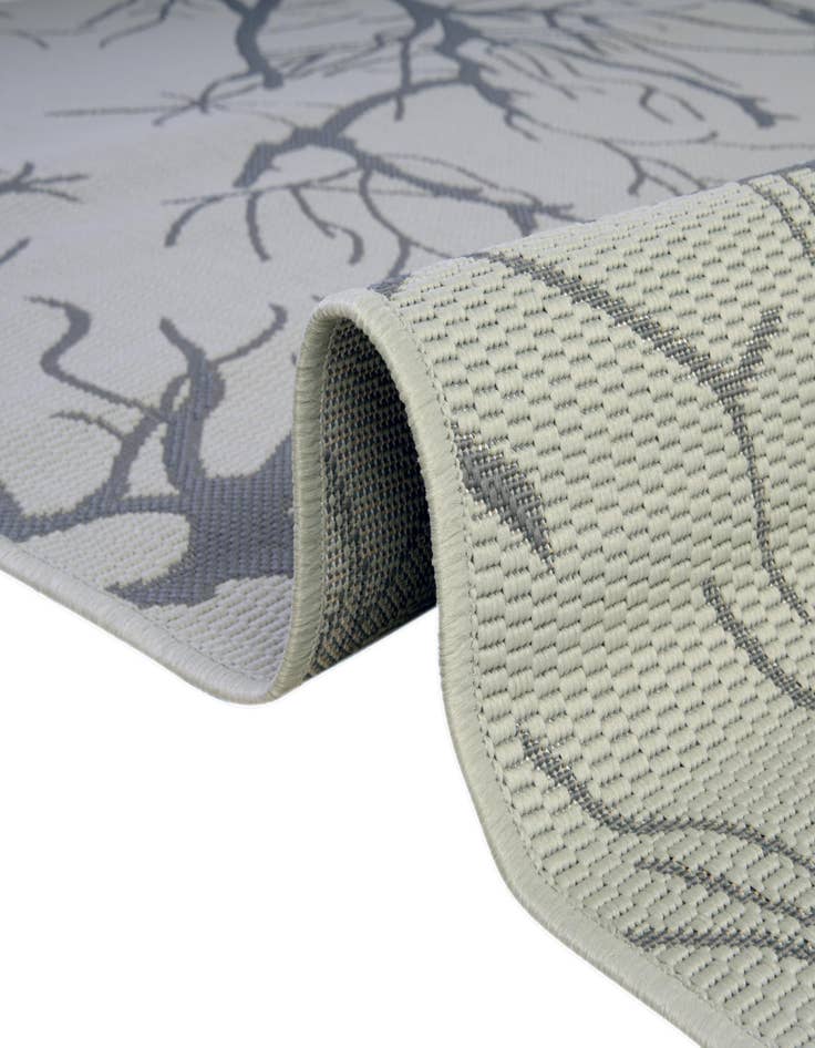 Detail image of  6' x 6'  Washable Botanical Indoor / Outdoor Round Rug