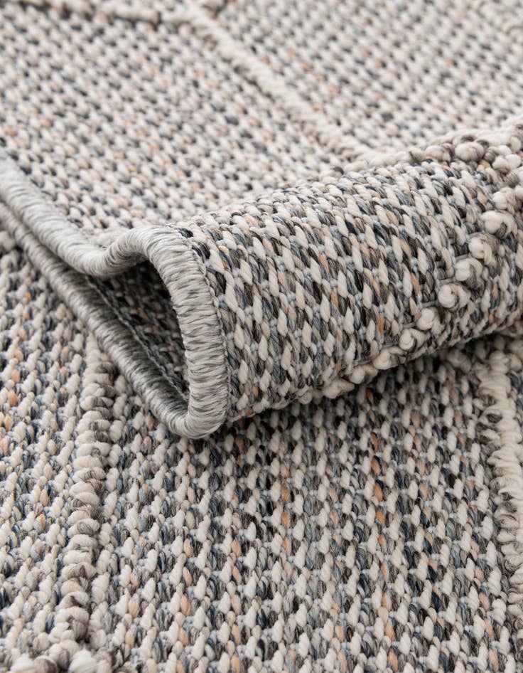 Detail image of  5' 3 x 5' 3  Washable Lattice Indoor / Outdoor Round Rug