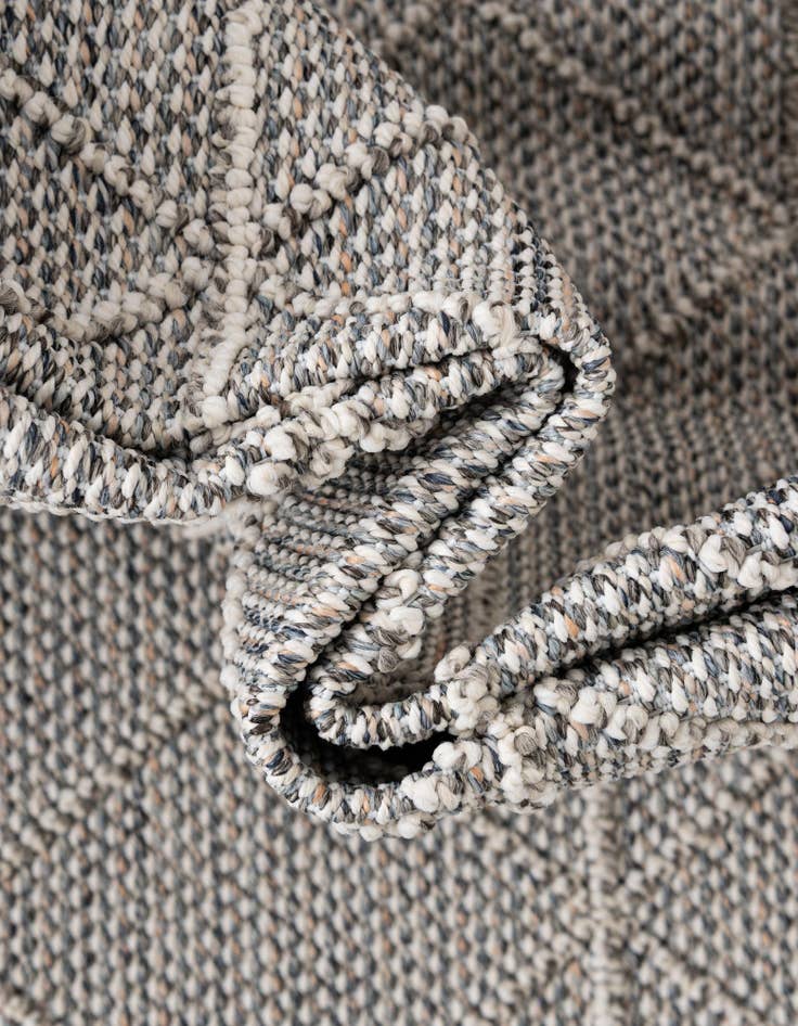 Detail image of  5' 3 x 5' 3  Washable Lattice Indoor / Outdoor Round Rug