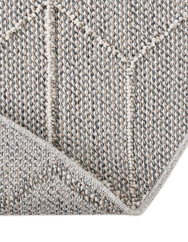 Detail image of  5' 3 x 5' 3  Washable Lattice Indoor / Outdoor Round Rug