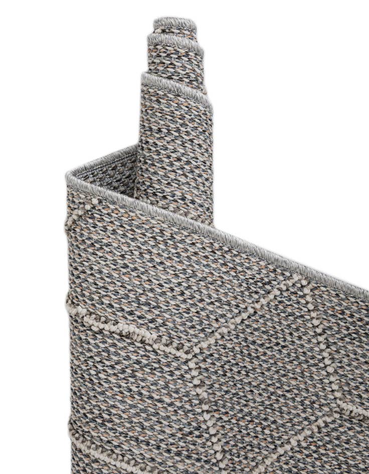 Detail image of  5' 3 x 5' 3  Washable Lattice Indoor / Outdoor Round Rug