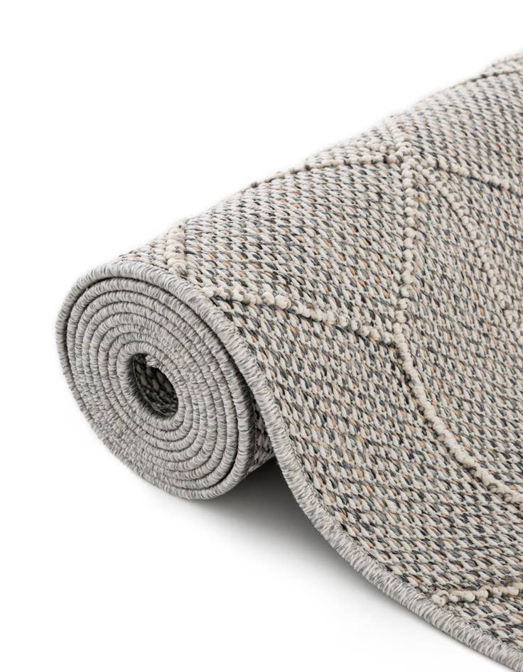 Detail image of  5' 3 x 5' 3  Washable Lattice Indoor / Outdoor Round Rug