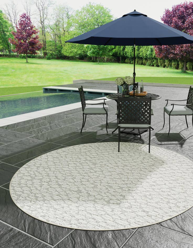 Detail image of  7' 10 x 7' 10  Washable Safari Indoor / Outdoor Round Rug
