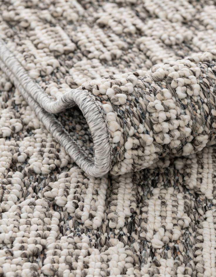 Detail image of  7' 10 x 7' 10  Washable Safari Indoor / Outdoor Round Rug