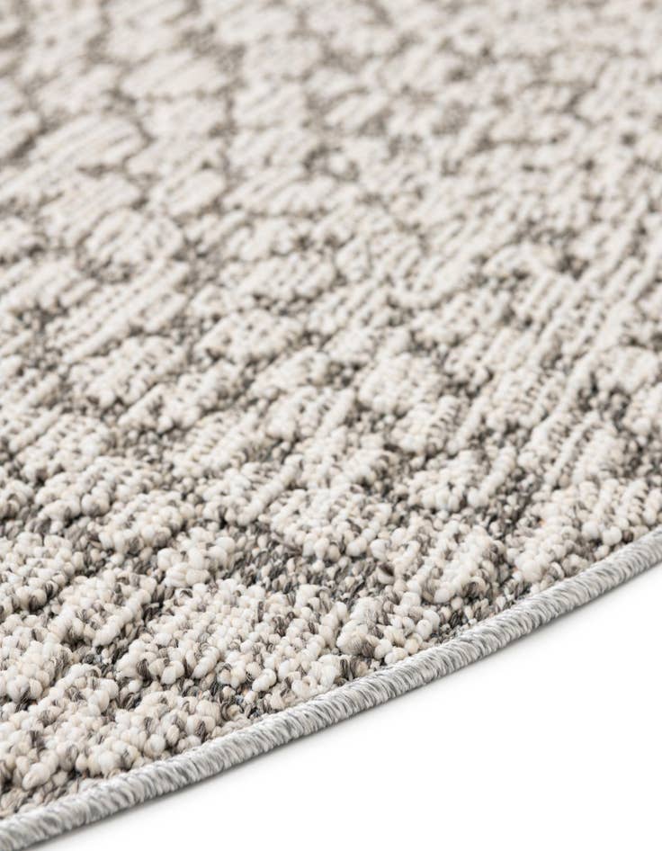 Detail image of  7' 10 x 7' 10  Washable Safari Indoor / Outdoor Round Rug