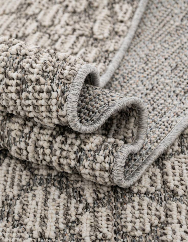 Detail image of  7' 10 x 7' 10  Washable Safari Indoor / Outdoor Round Rug