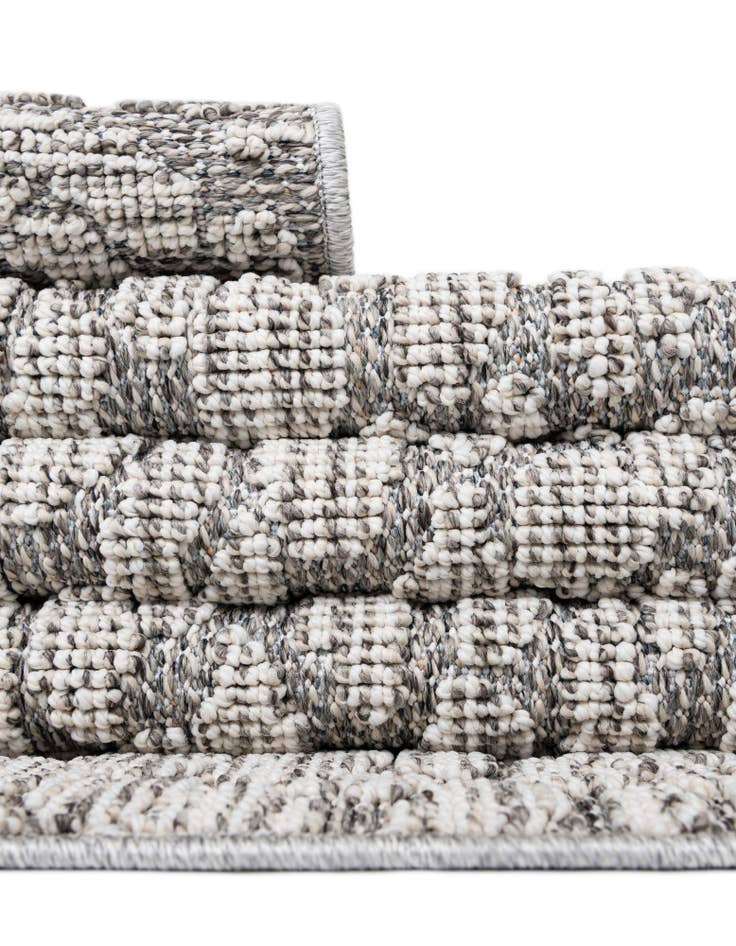 Detail image of  7' 10 x 7' 10  Washable Safari Indoor / Outdoor Round Rug