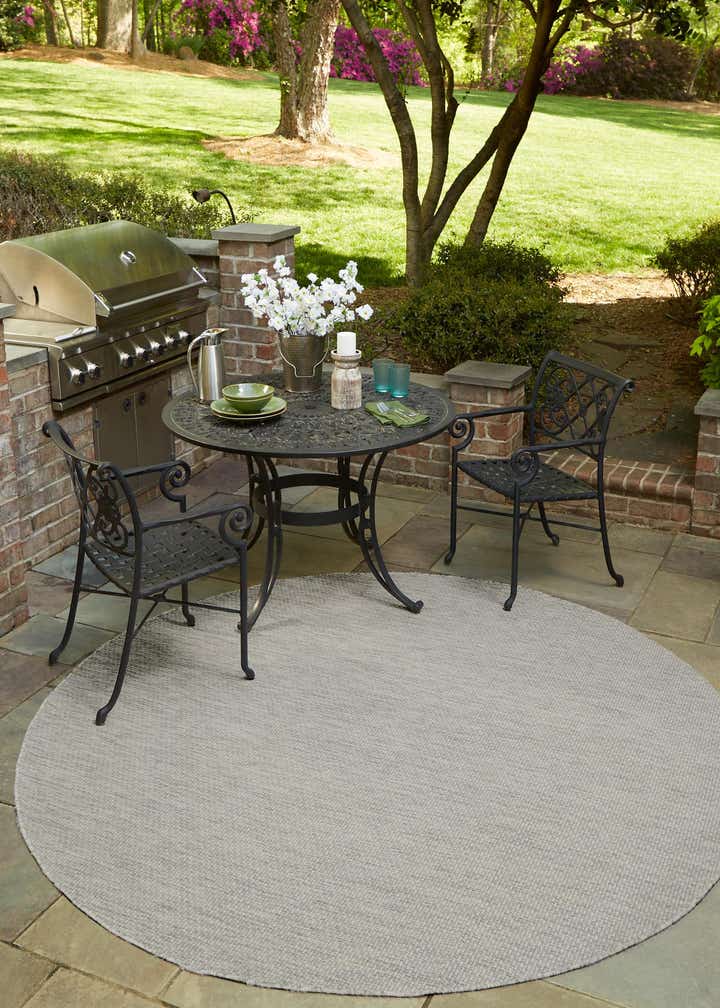 Light Gray 8' x 8' Solid Indoor / Outdoor Round Rug | Rugs.com