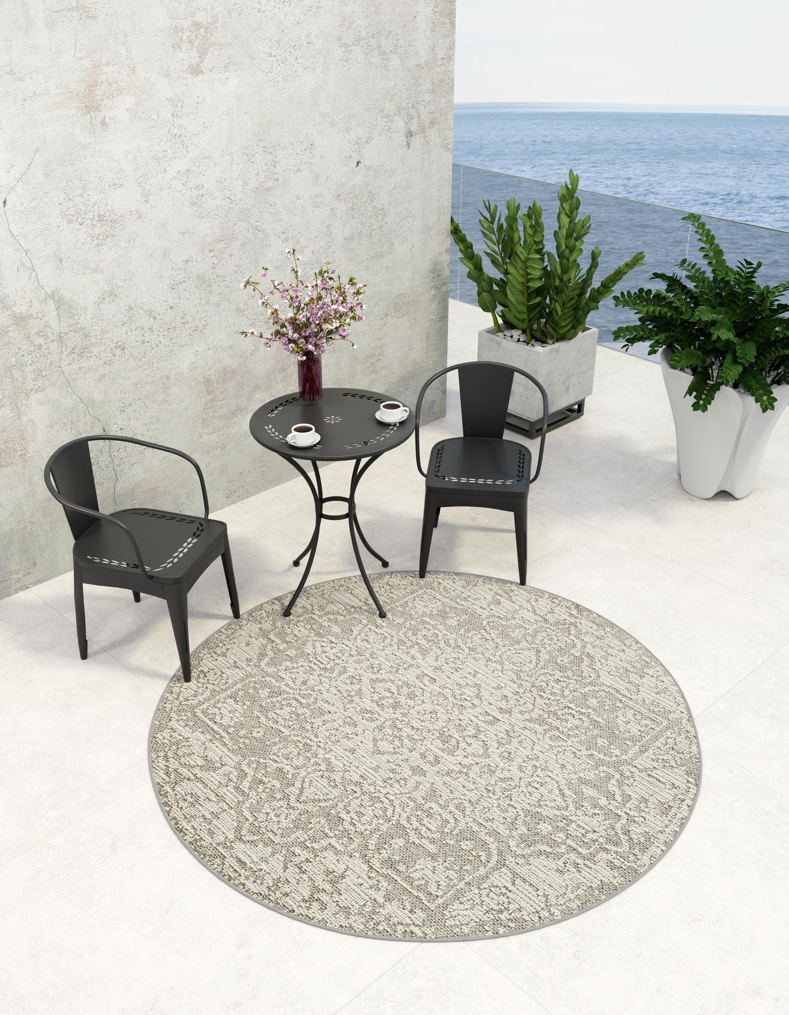 Light Gray 7' 10 x 7' 10 Traditional Outdoor Round Rug | Rugs.com