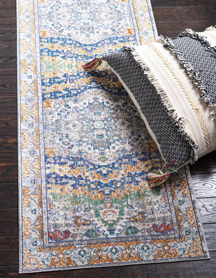 Detail image of  2' 7 x 9' 10 Alexis Runner Rug