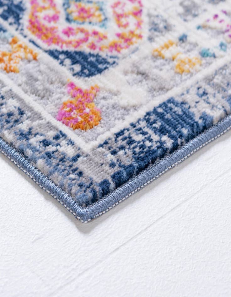 Detail image of  2' 7 x 9' 10 Budapest Runner Rug