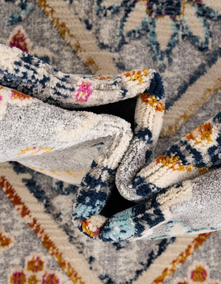 Detail image of  2' 7 x 9' 10 Budapest Runner Rug