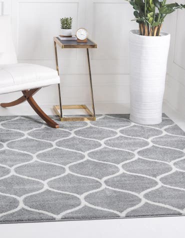  7' 10 x 7' 10 Lattice Frieze Square Rug