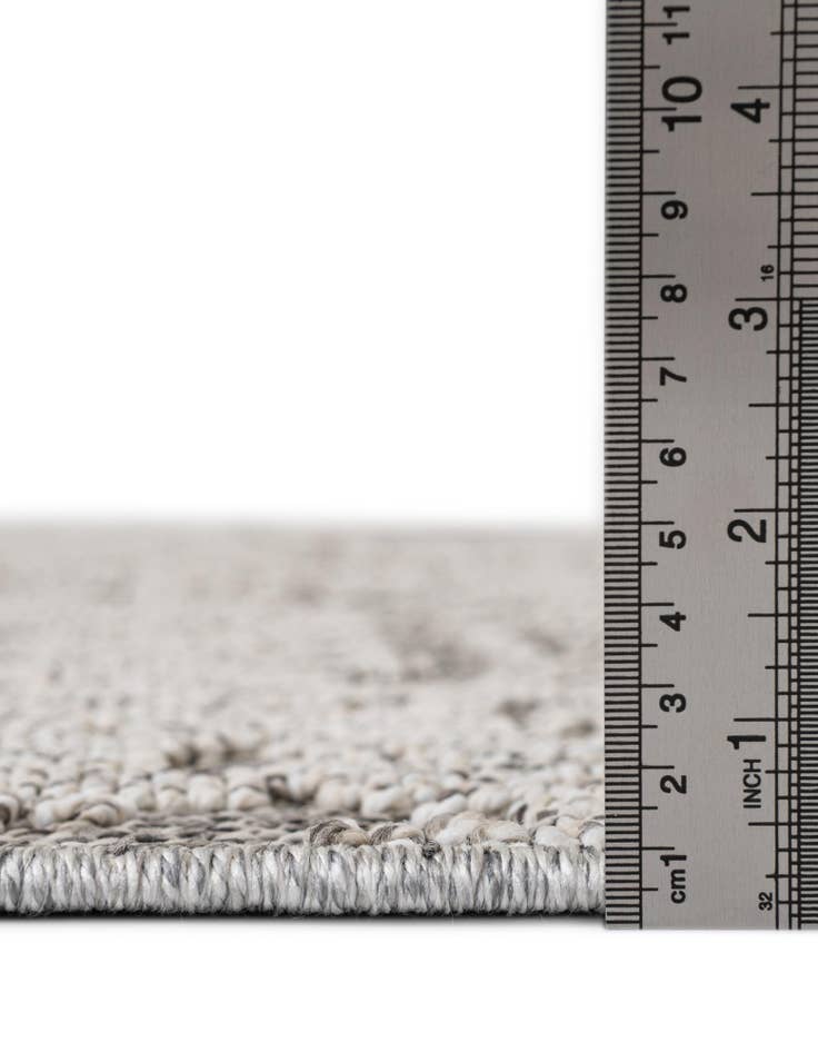 Detail image of  7' 10 x 7' 10  Washable Traditional Indoor / Outdoor Square Rug