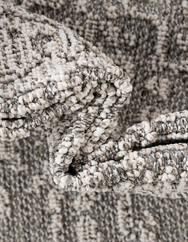 Detail image of  7' 10 x 7' 10  Washable Traditional Indoor / Outdoor Square Rug