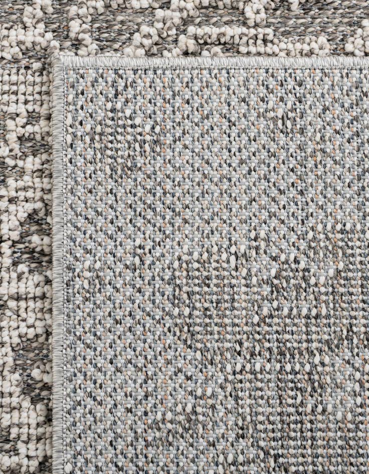 Detail image of  7' 10 x 7' 10  Washable Traditional Indoor / Outdoor Square Rug
