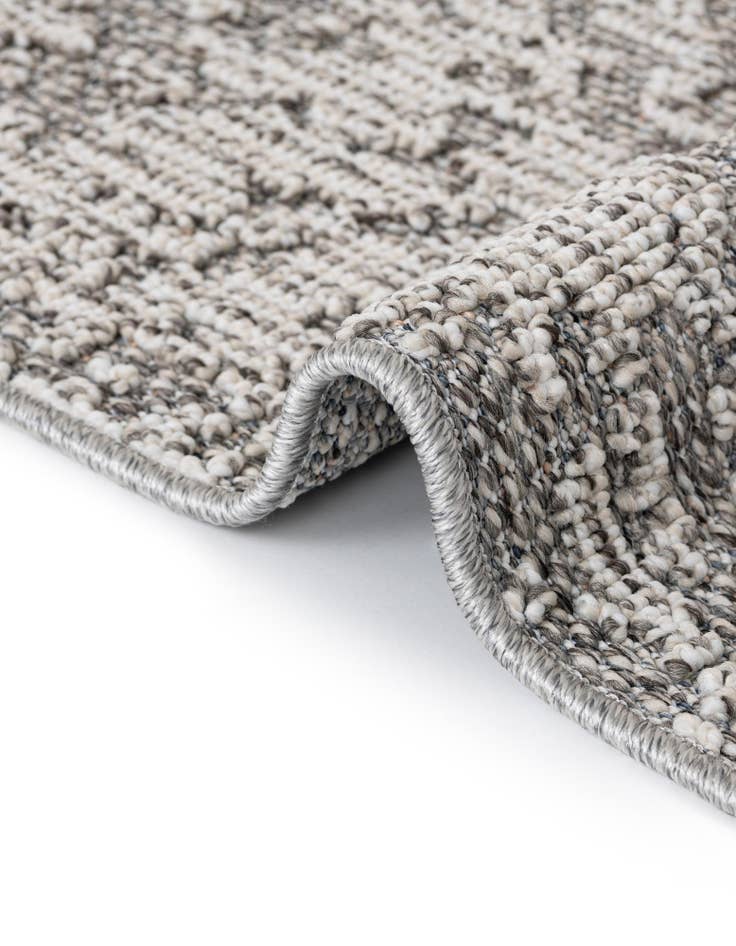 Detail image of  7' 10 x 7' 10  Washable Traditional Indoor / Outdoor Square Rug