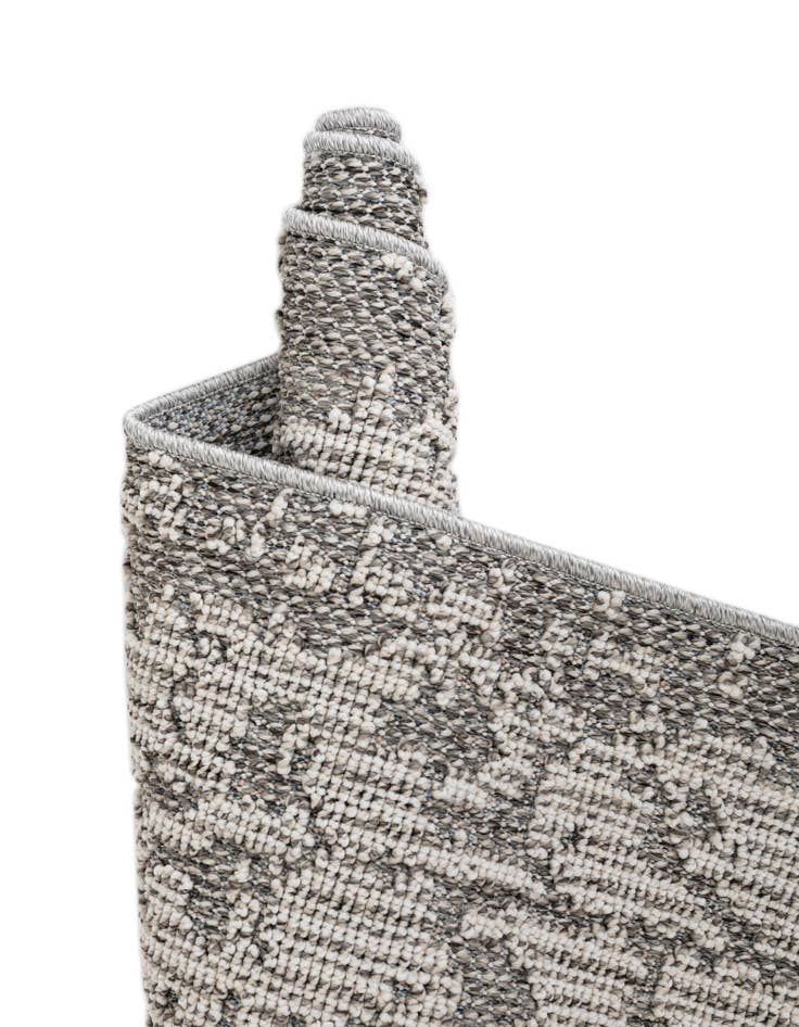 Detail image of  7' 10 x 7' 10  Washable Traditional Indoor / Outdoor Square Rug