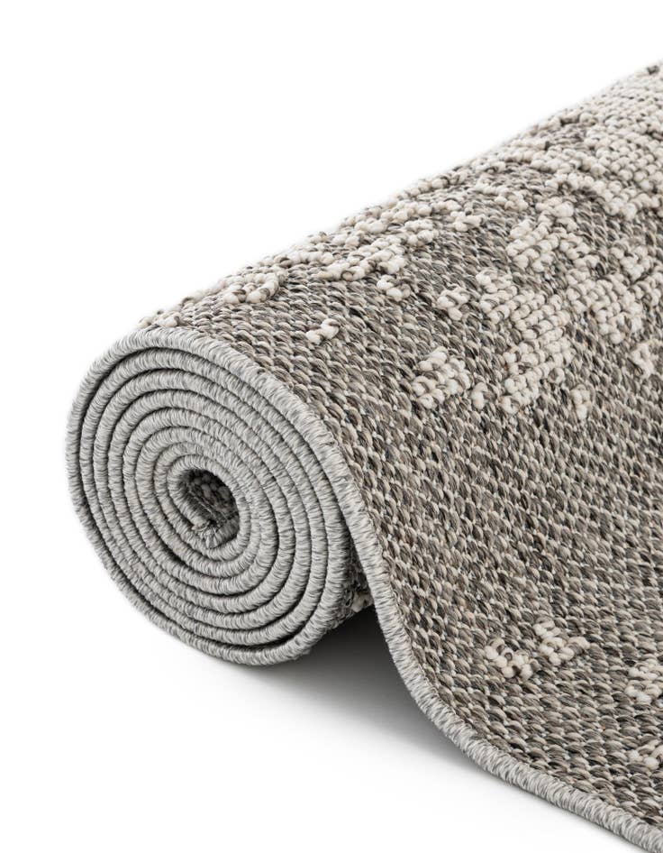 Detail image of  7' 10 x 7' 10  Washable Traditional Indoor / Outdoor Square Rug