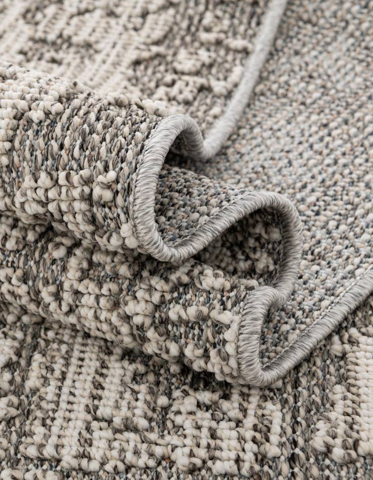 Detail image of  7' 10 x 7' 10  Washable Traditional Indoor / Outdoor Square Rug