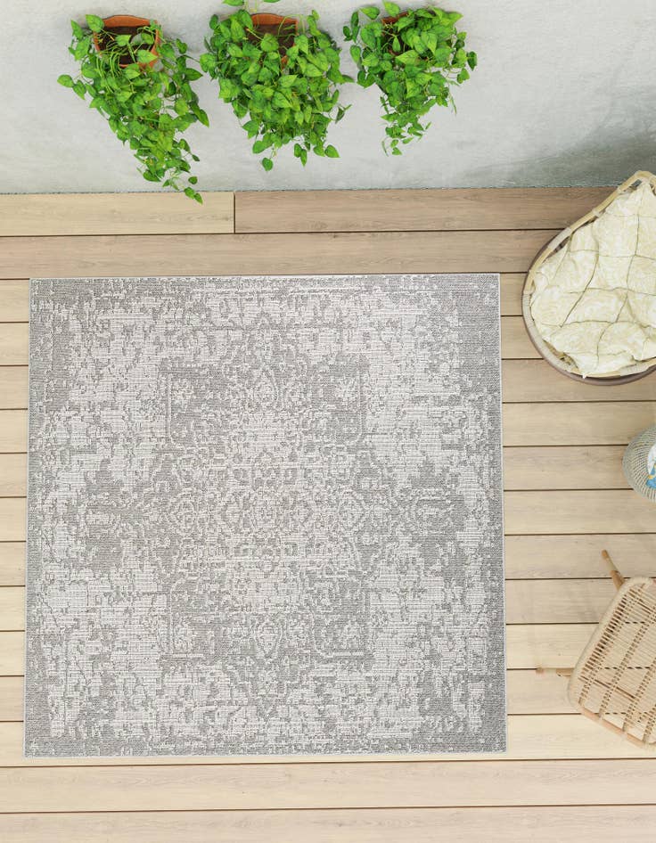 Detail image of  7' 10 x 7' 10  Washable Traditional Indoor / Outdoor Square Rug