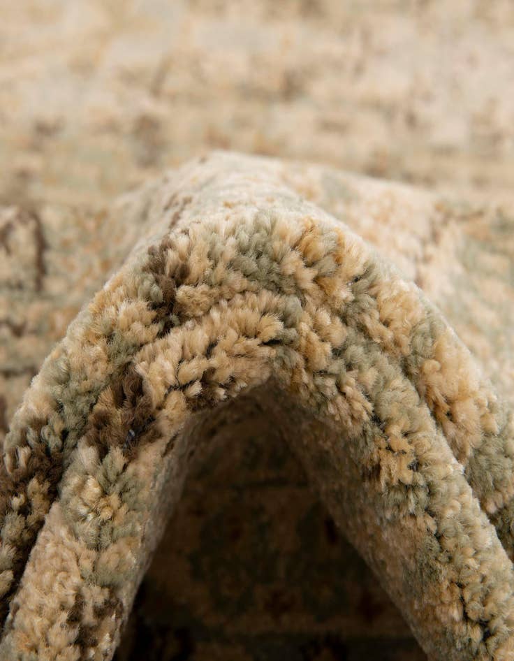 Detail image of  7' x 10' Amina Rug