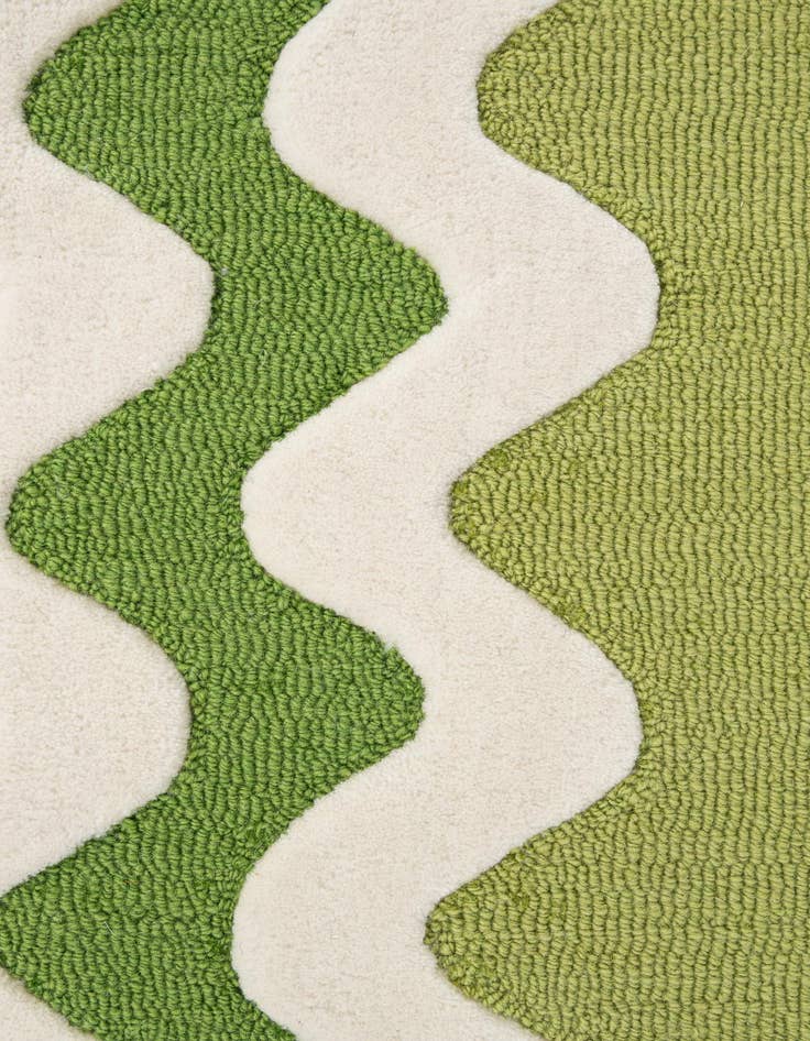 Detail image of 2' 9 x 4' 11 Hand Tufted Wool Rug