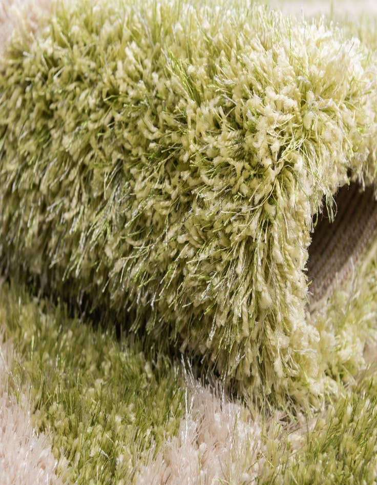 Detail image of  8' x 11' 2 Luxury Trellis Shag Rug