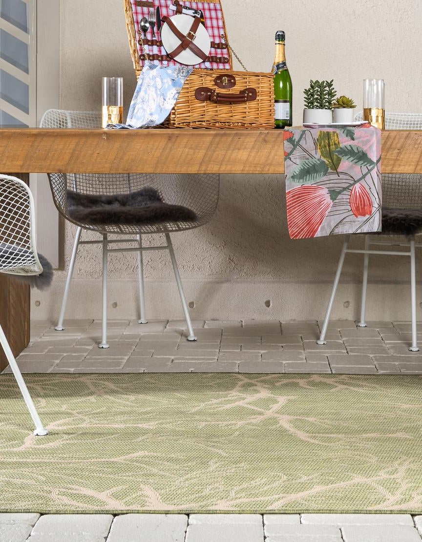 Light Green 5' x 8' Botanical Indoor / Outdoor Rug | Rugs.com