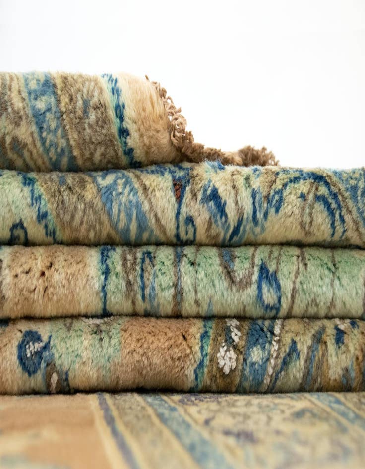 Detail image of  4' 2 x 6' 9  Hand Knotted Sarough Persian Wool Rug