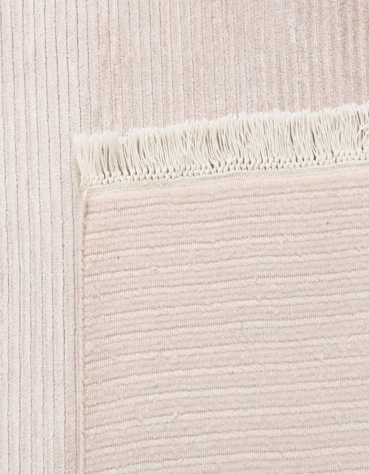 Detail image of  6' 5 x 9' 11  Hand Knotted Darya Wool Rug