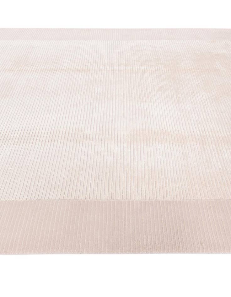 Detail image of  6' 6 x 9' 8  Hand Knotted Darya Wool Rug