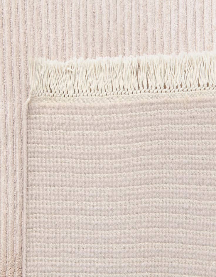 Detail image of  6' 6 x 9' 8  Hand Knotted Darya Wool Rug