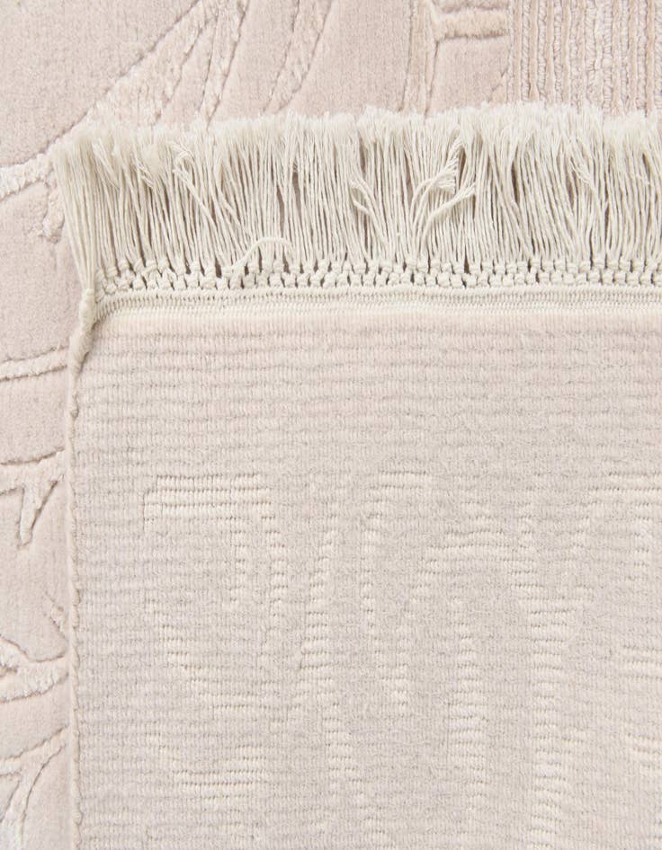 Detail image of  6' 11 x 9' 6  Hand Knotted Darya Wool Rug