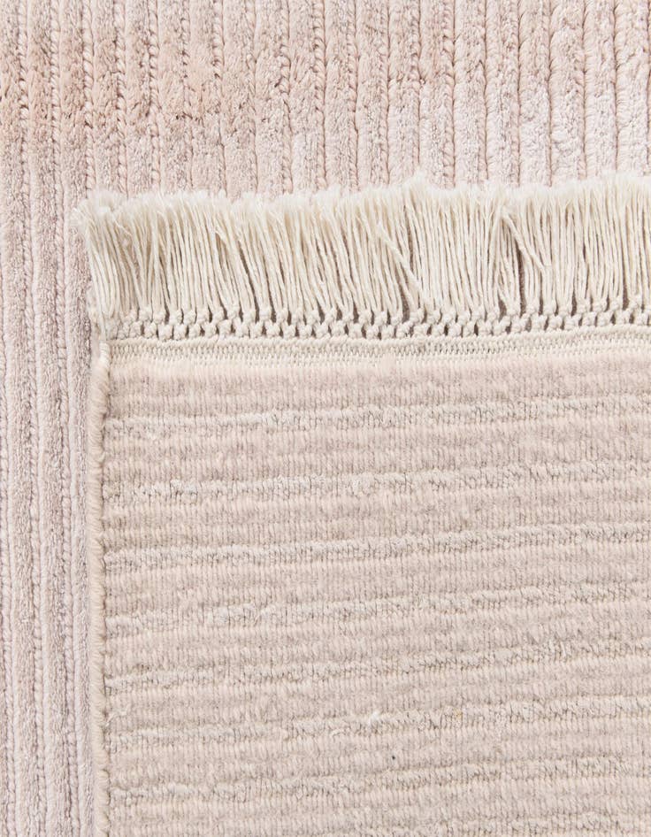 Detail image of  4' 11 x 6' 9  Hand Knotted Darya Wool Rug