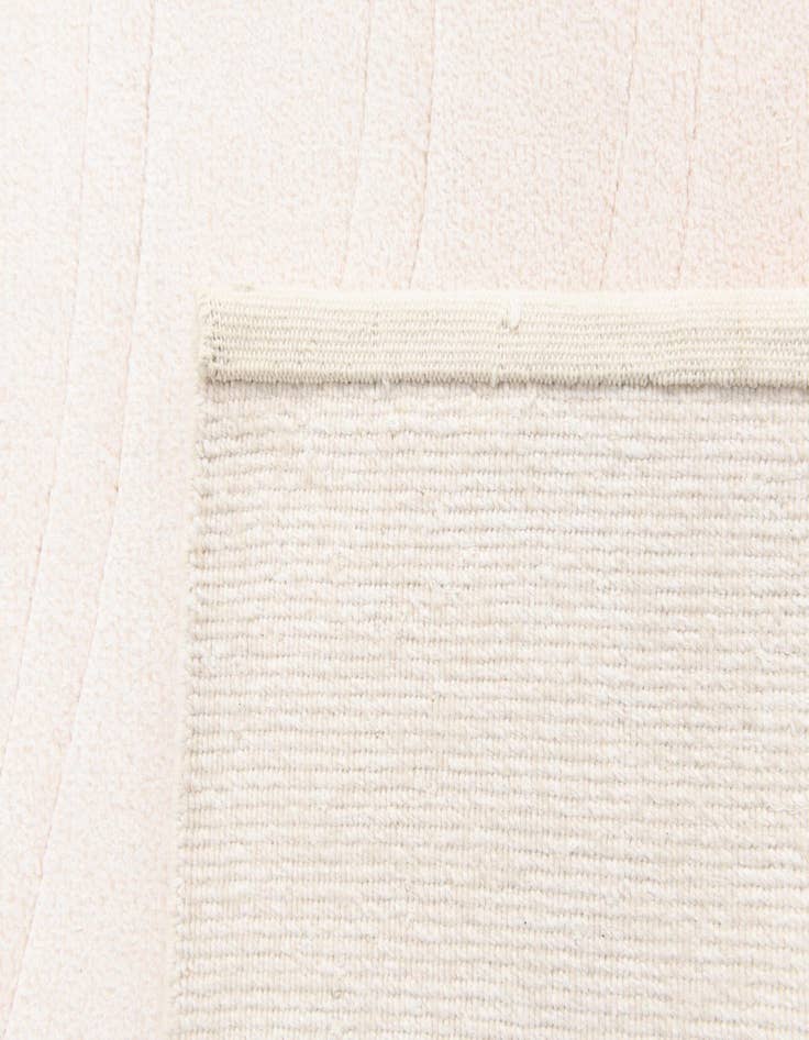 Detail image of  2' 8 x 4' 11  Hand Knotted Darya Wool Rug