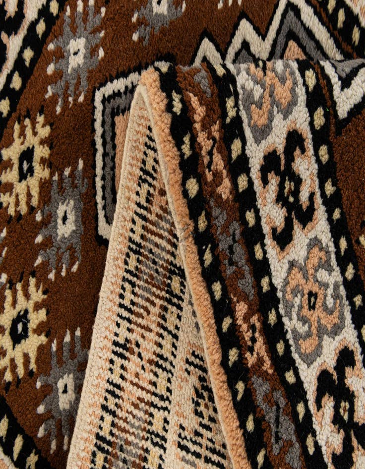 Detail image of  2' 8 x 4' 7  Hand Knotted Fars Wool Rug