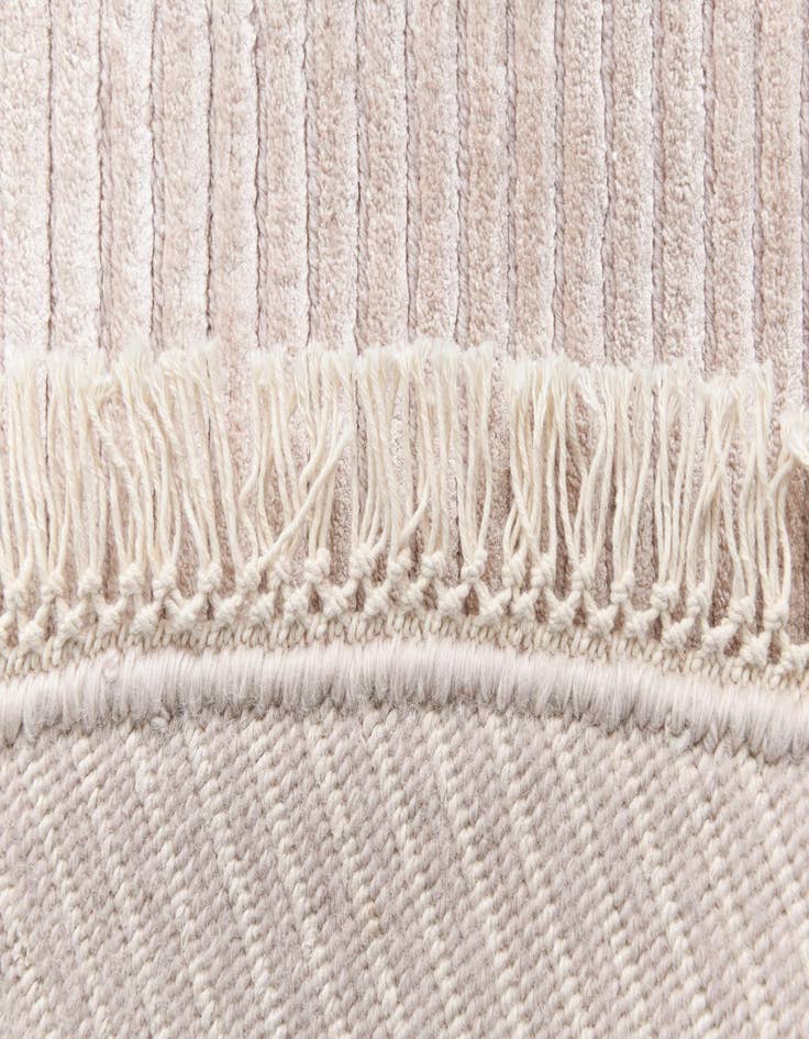 Detail image of  6' 9 x 6' 9  Hand Knotted Darya Wool Round Rug