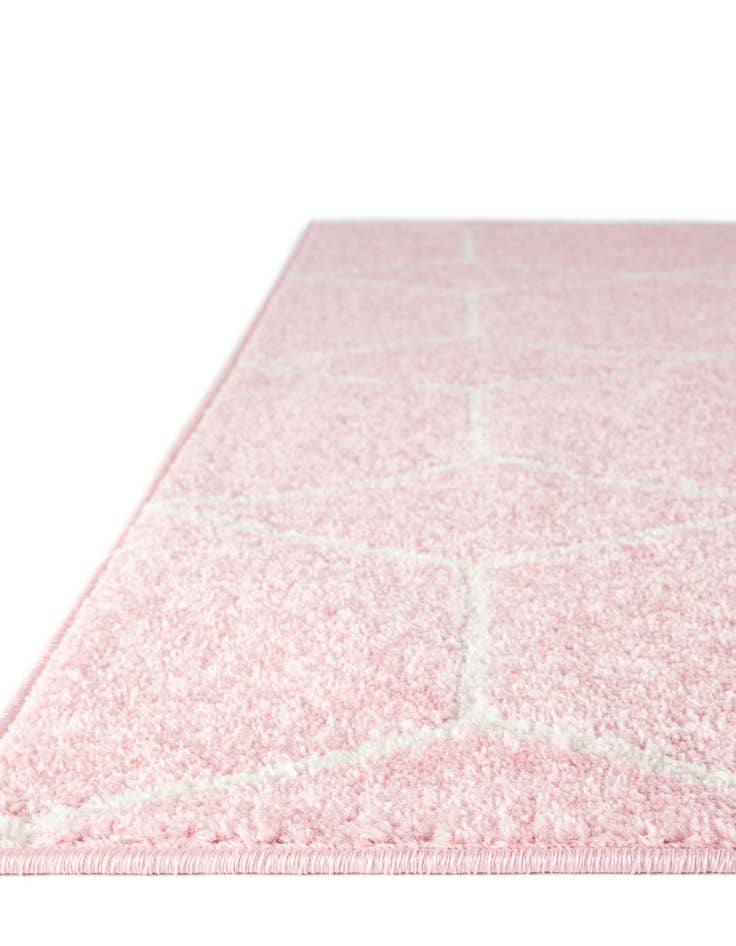 Detail image of  5' 3 x 5' 3 Lattice Frieze Octagon Rug