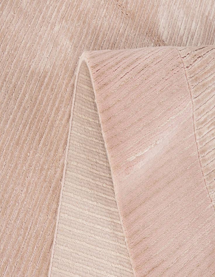 Detail image of  6' 6 x 9' 10  Hand Knotted Darya Wool Rug