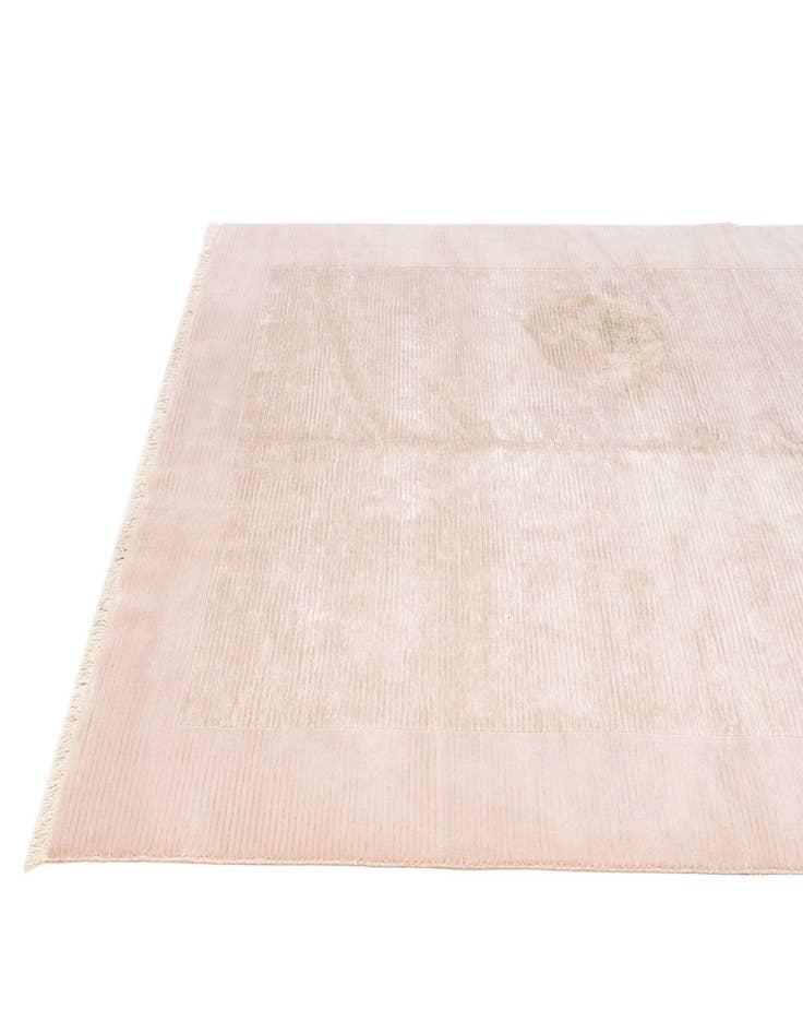 Detail image of  6' 6 x 9' 10  Hand Knotted Darya Wool Rug