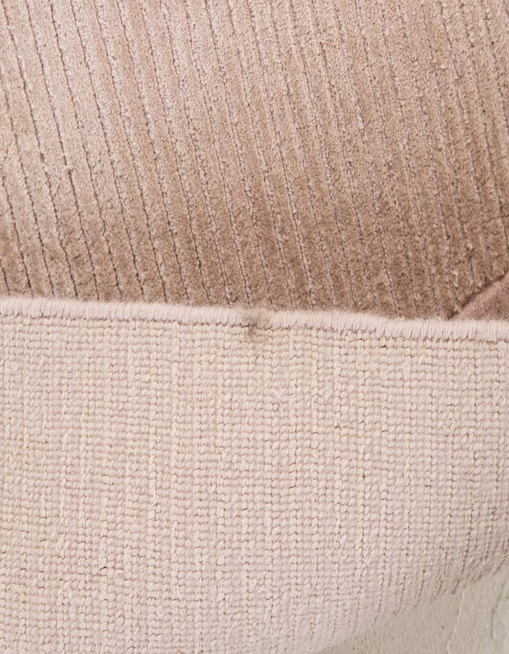 Detail image of  6' 6 x 9' 10  Hand Knotted Darya Wool Rug