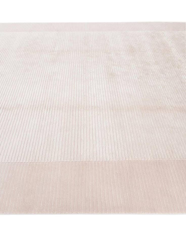 Detail image of  6' 6 x 9' 11  Hand Knotted Darya Wool Rug