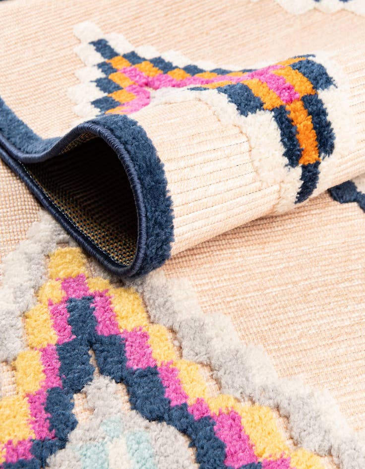 Detail image of  5' x 7' 7  Washable  Indoor / Outdoor Rug