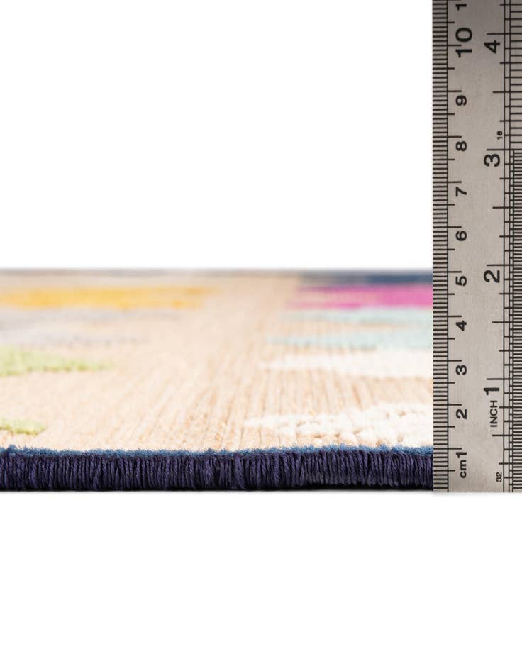 Detail image of  5' x 7' 7  Washable  Indoor / Outdoor Rug